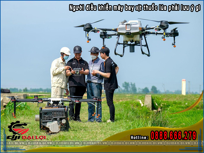 Người điều khiển máy bay xịt thuốc lúa phải lưu ý gì