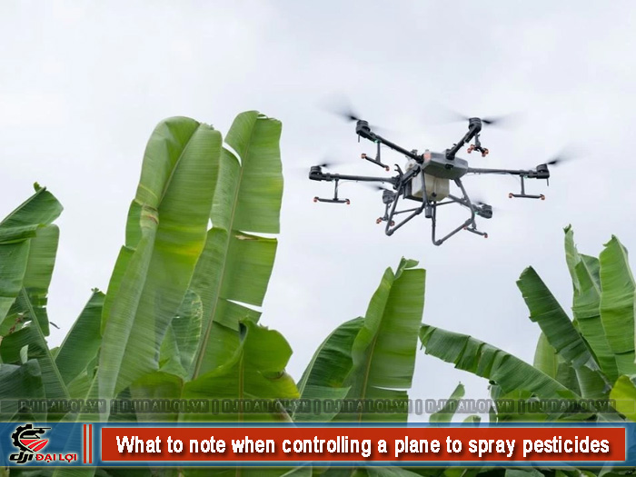 Người điều khiển máy bay xịt thuốc lúa phải lưu ý gì