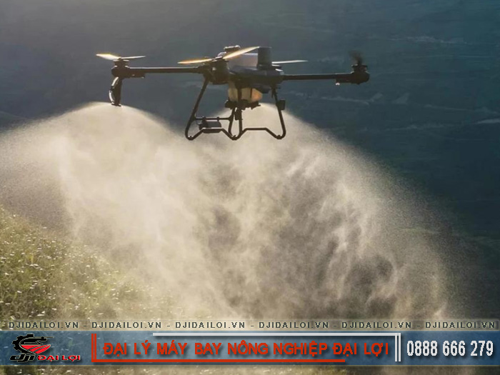 Nông dân đầu tư drone phun thuốc trừ sâu hiệu quả không?