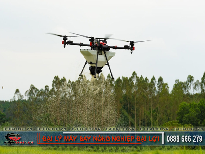 Máy bay bón phân là gì? Ưu điểm và cách vận hành hiệu quả