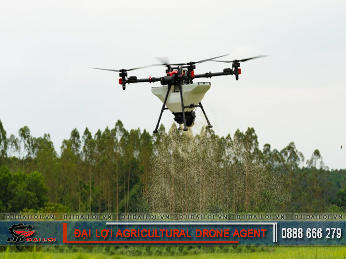 Máy bay bón phân là gì? Ưu điểm và cách vận hành hiệu quả