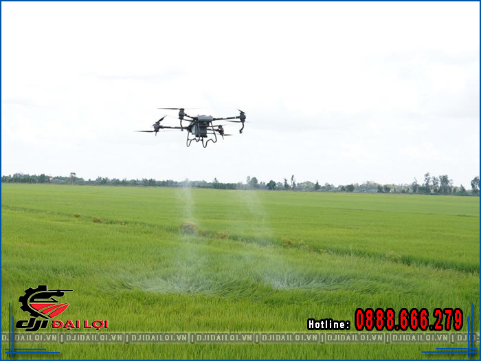 Ứng dụng máy bay phun thuốc lúa hiệu quả có lợi gì?