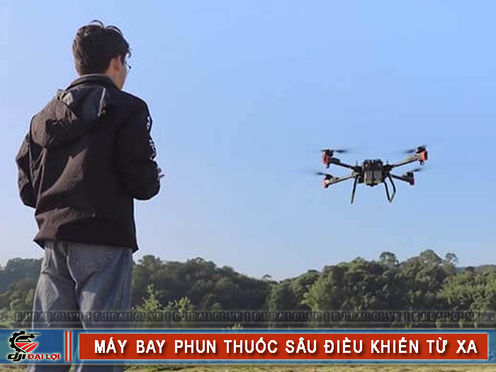 Máy bay phun thuốc trừ sâu điều khiển từ xa nên chọn loại nào?