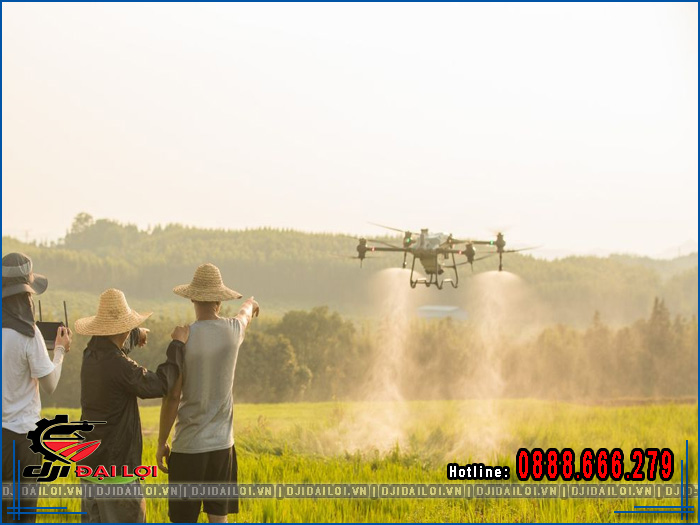 Máy bay phun thuốc trừ sâu điều khiển từ xa nên chọn loại nào?