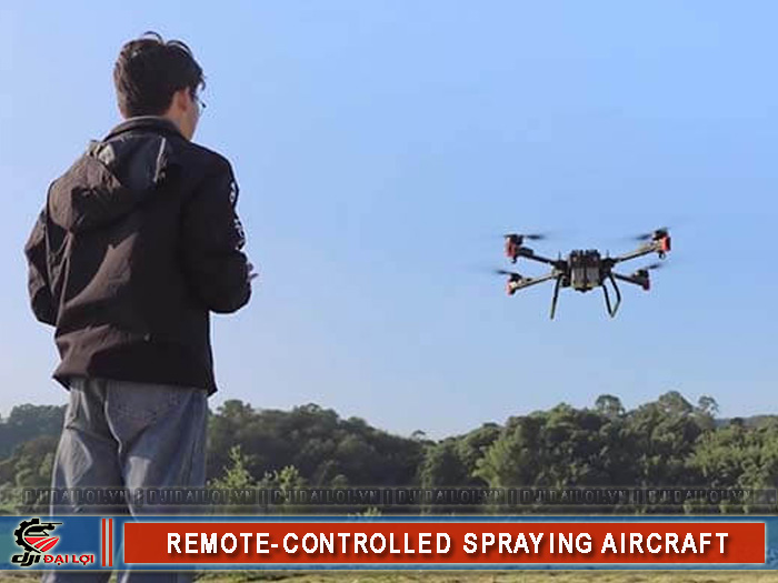 Máy bay phun thuốc trừ sâu điều khiển từ xa nên chọn loại nào?