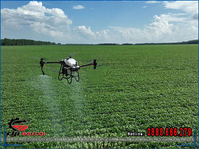 Lợi ích và hạn chế khi thay thế nhân công bằng máy xịt thuốc bay